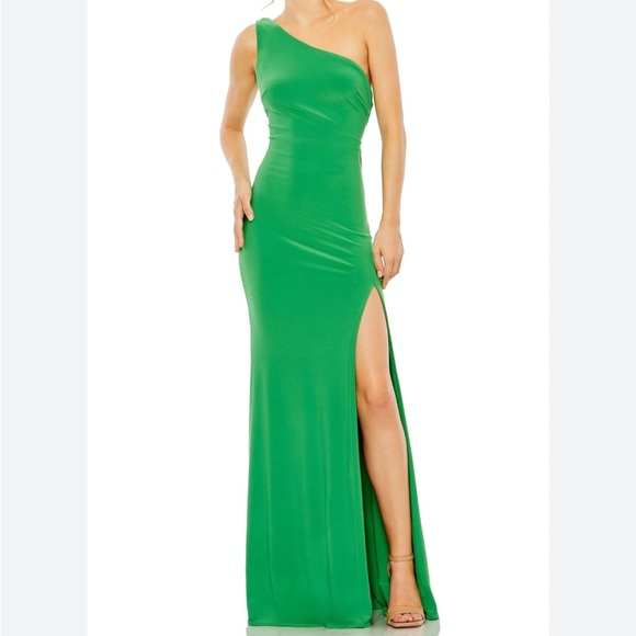 Mac Duggal Dresses & Skirts - NWT Mac Duggal Sz 8 Elegant One-Shoulder Kelly Green Dress with high slit 26512
